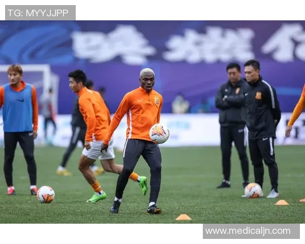 郑州中超主场挑战武汉卓尔，将冲击联赛第一名位置