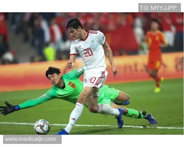 颜骏凌神勇扑救助力球队逆转胜利展现门将风采